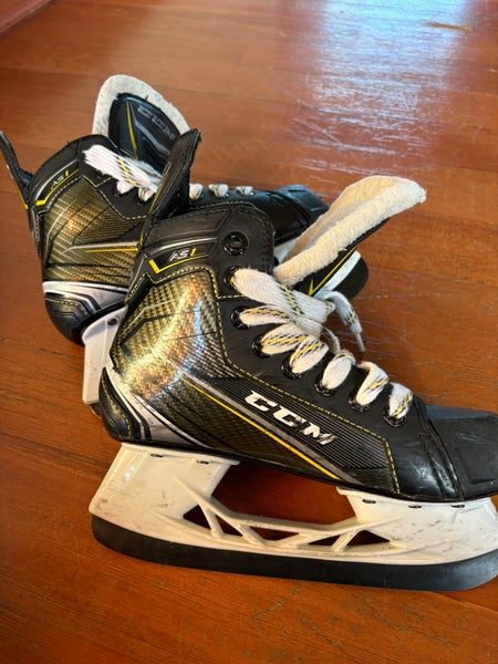 2018 CCM Super Tacks AS1 Hockey Skates Size 1.5 (Used)