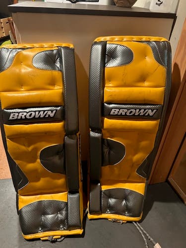 33" Goalie Leg Pads (Used)