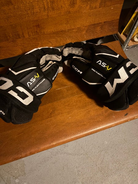 CCM AS1 Gloves 15" (Used)