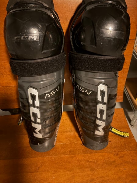 Senior CCM Tacks XF Pro 15" Shin Pads (Used)