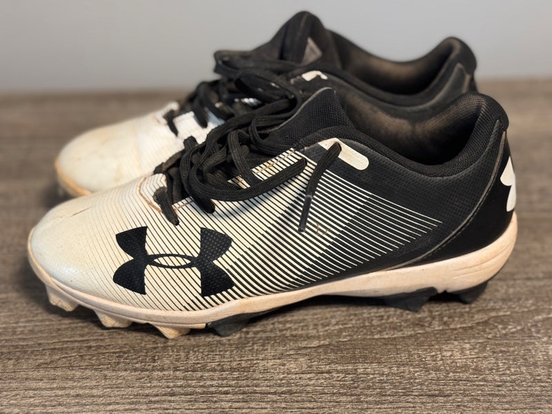 Under Armour Molded Baseball Cleat-Size 5Y-Black