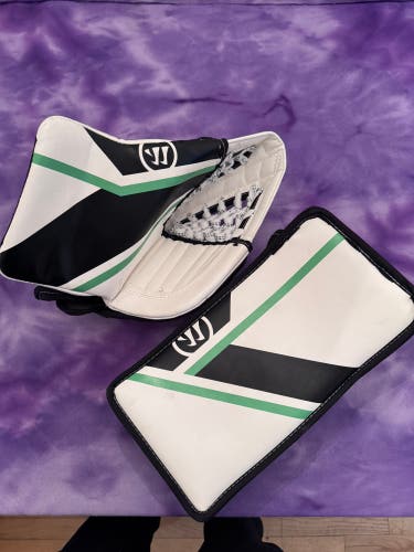White Youth Warrior Ritual G6 E+ Goalie Gloves & Blockers Regular (Used)