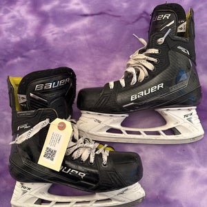 Intermediate Bauer Supreme Ignite Pro+ Hockey Skates Regular Width 6 (Used)