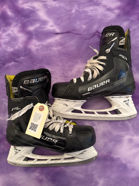Intermediate Bauer Supreme Ignite Pro+ Hockey Skates Regular Width 6 (Used)