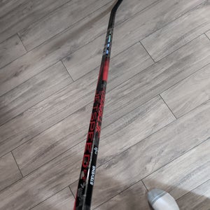 Senior CCM JetSpeed FT7 Pro Right Handed Hockey Stick P28 75 Flex