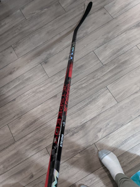 Senior CCM JetSpeed FT7 Pro Right Handed Hockey Stick P28 75 Flex