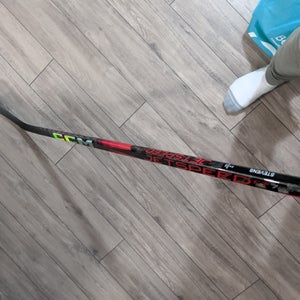 Senior CCM JetSpeed FT7 Pro Right Handed Hockey Stick P28 75 Flex (New)