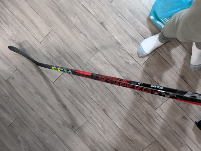 Senior CCM JetSpeed FT7 Pro Right Handed Hockey Stick P28 75 Flex (New)