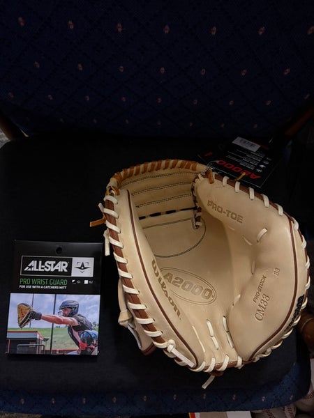 New with tags 2025 Wilson A2000 Catcher's catchers mitt 33" w/ Allstar wrist guard combo
