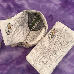 White Junior Brian's G-Netik 8.0 Goalie Gloves & Blockers Regular (Used)