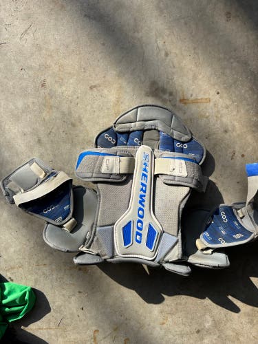 Preowned Sherwood Code TMP 1 Hockey Player Shoulder Pads size Medium