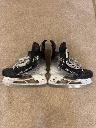 Bauer Vapor Hyperlite 2 Hockey Skates Size 8.5 Fit 1 (Blades included)