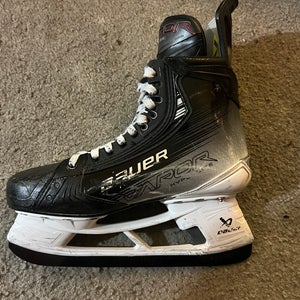 Bauer Vapor Hyperlite 2 Hockey Skates 7.5 (Used)