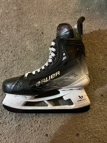Bauer Vapor Hyperlite 2 Hockey Skates 7.5 (Used)
