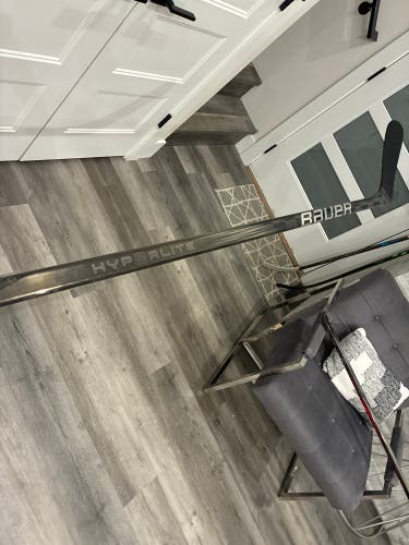 2 Senior Bauer Vapor Hyperlite 2 Left Hand Hockey Stick (NEW) P92 77 Flex (Used)