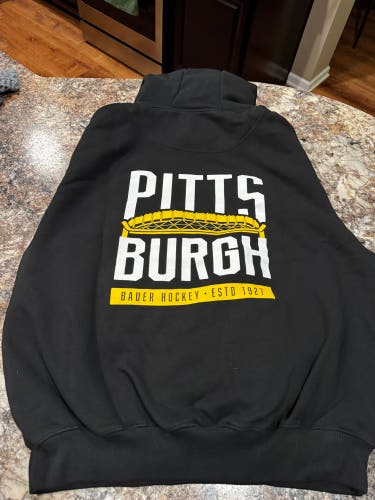 Black Adult Unisex Large Bauer Sweatshirt (Used)