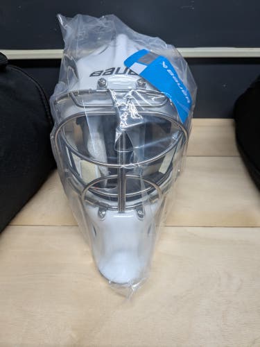 Senior Medium Bauer 940 Goalie Mask (New)