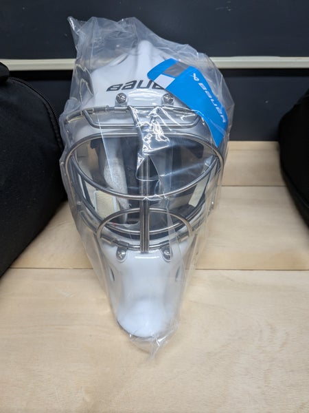 Senior Medium Bauer 940 Goalie Mask (New)