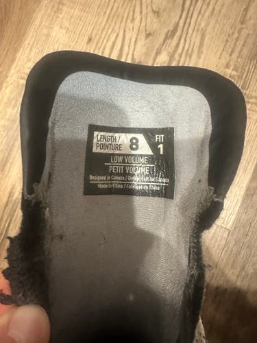 Bauer Vapor Hyperlite 2 Hockey Skates Regular Width Pro Stock 8 (Used)