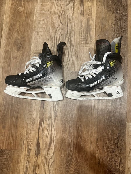 Bauer Vapor Hyperlite 2 Hockey Skates Regular Width Pro Stock 8 (Used)
