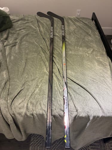 (2 Pack)Senior Bauer Vapor Hyperlite 2 Left Hand Hockey Stick (NEW) P92 77 Flex