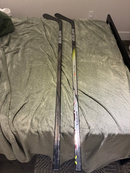 (2 Pack)Senior Bauer Vapor Hyperlite 2 Left Hand Hockey Stick (NEW) P92 77 Flex