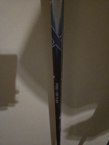 Intermediate Bauer Vapor FlyLite Right Handed Hockey Stick P92 55 Flex