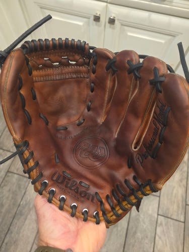 Wilson RH Outfield A2004 made in USA Baseball Glove 12.5" (Used)