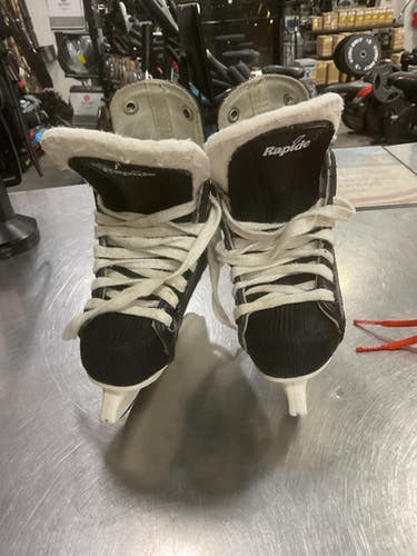 Used CCM RAPTIDE 101 Youth Hockey Skate Youth 08.0 11614-S000226498