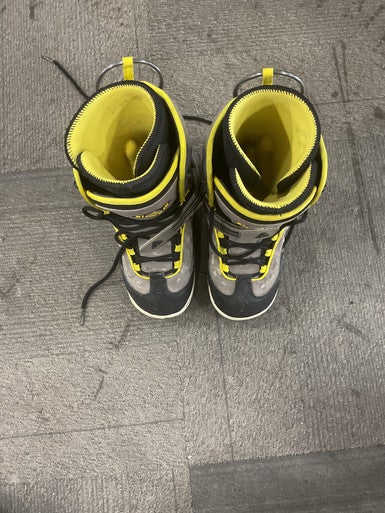 Used Airwalk BOOTS Mens Snowboard Boots Yellow Senior 8 11614-S000226464