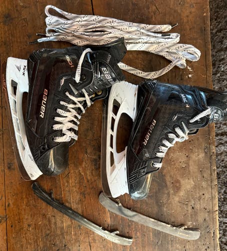 Bauer Supreme Mach Hockey Skates Wide Width Size 4.5 (Used)