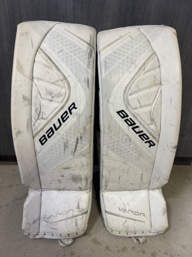 White 32" Intermediate Bauer Vapor X900 (2017 Model) Goalie Leg Pads (Used)