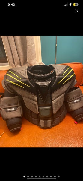 Small  2022 Bauer Hyperlite  (Used)