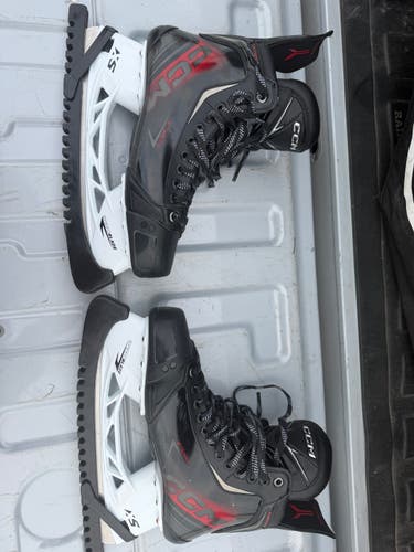 2025 CCM JetSpeed FT890 Hockey Skates Regular Width 11.5 (Used)