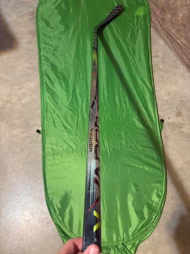 Junior Bauer Vapor Hyperlite 2 Right Handed Hockey Stick P92 55 Flex (Used)