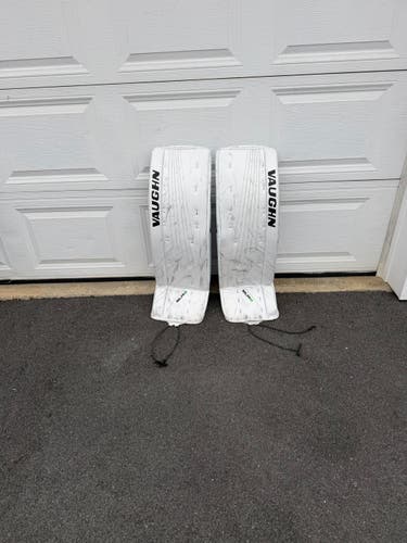 34" 2022 Vaughn Slr3 Goalie Leg Pads (Used)