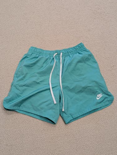 Green Small Men's Nike Shorts (Used)