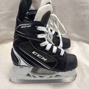 CCM Tacks 9040 Hockey Skates Regular Width 8 (Used)