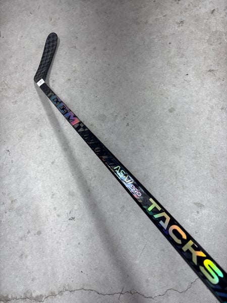 85 Flex P28M New Senior CCM Right Hand Pro Stock Tacks ASVI-Pro Hockey Stick