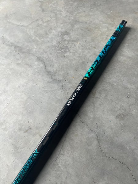 Junior Bauer Twitch Right Handed Hockey Stick P28 40 Flex (lightly used)