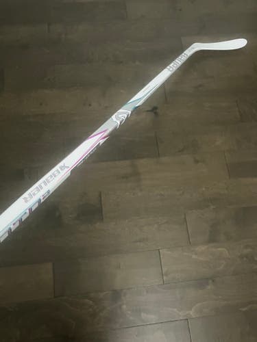 Senior White Bauer Proto2 Right Handed Hockey Stick P28 65 Flex (New)