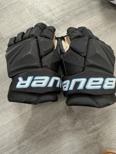 Utah hockey club Hayton Bauer Vapor Hyperlite Gloves 13" Pro Stock (Used)
