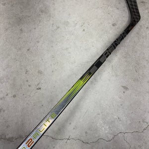 77 Flex P28 Senior Bauer Vapor Hyperlite 2 Left Hand Hockey Stick Pro Stock NHL (Used)