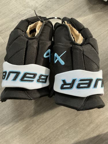 Utah hockey club SERGACHEV Bauer Vapor Hyperlite Gloves 15" Pro Stock set