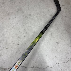 77 Flex P28 Senior Bauer Vapor Hyperlite 2 Left Hand Hockey Stick Pro Stock NHL (Used)
