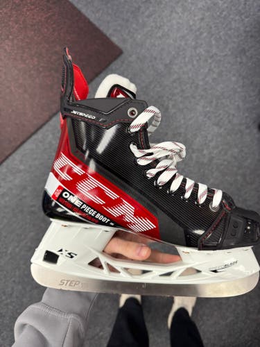 CCM JetSpeed FT4 Hockey Skates Regular Width (New)