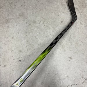 77 Flex P28 Senior Bauer Vapor Hyperlite 2 Left Hand Hockey Stick Pro Stock NHL (Used)