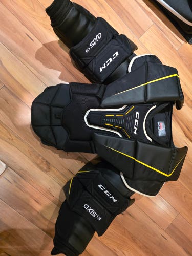 Large CCM Goalie Chest Protector (Used)