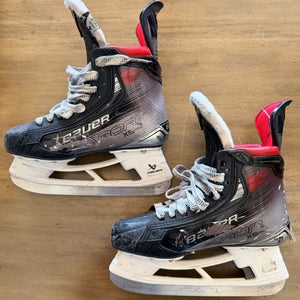 2023 Bauer Vapor X5 Pro Hockey Skates Size 4 (Used)