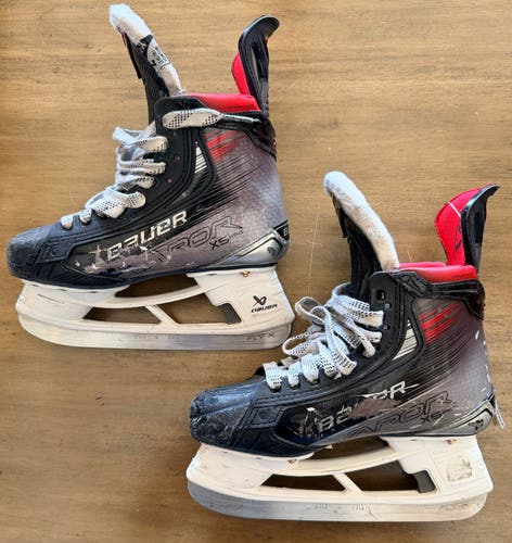 2023 Bauer Vapor X5 Pro Hockey Skates Size 4 (Used)